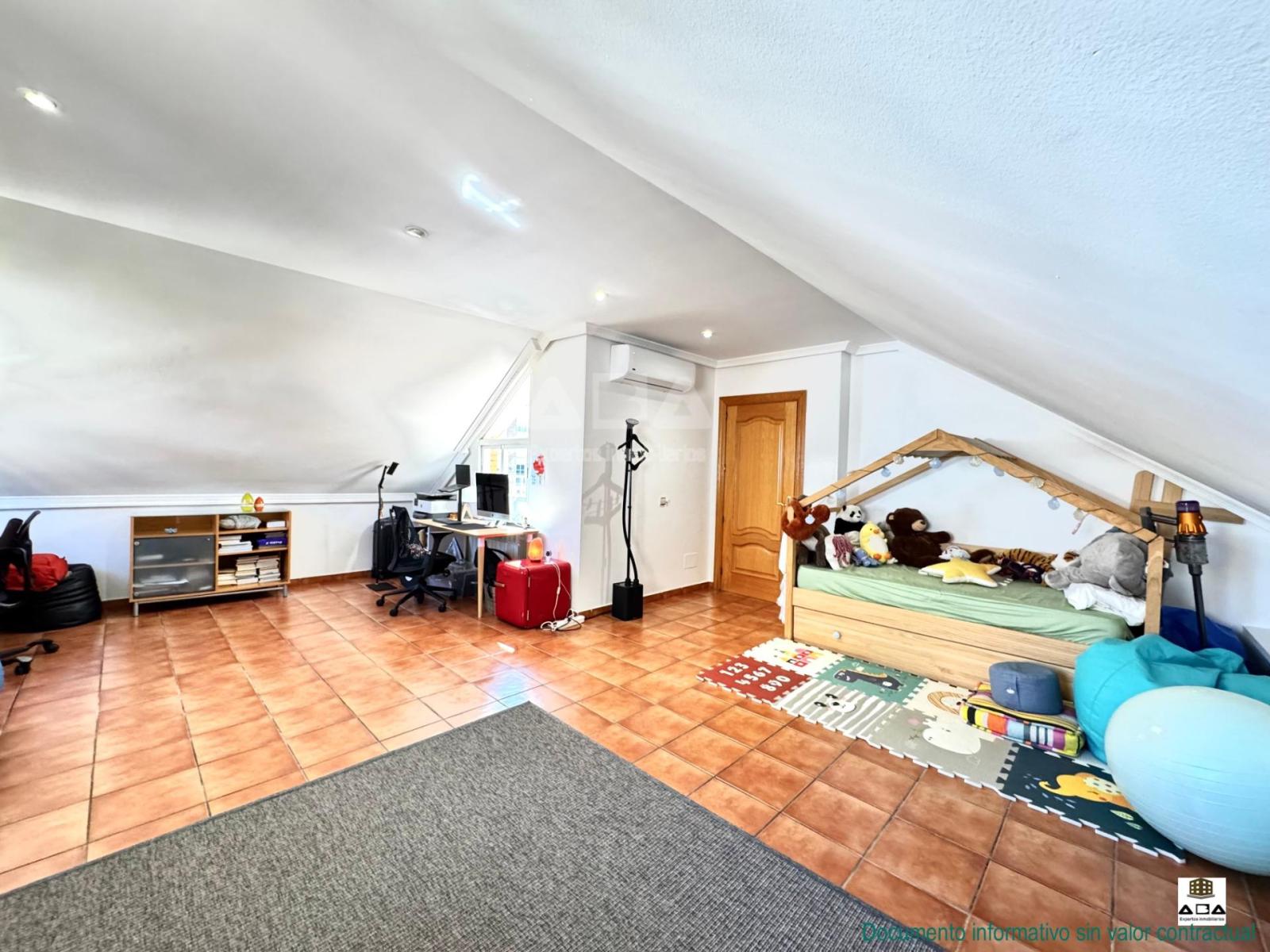 Chalet for Sale in Villanueva de la Cañada