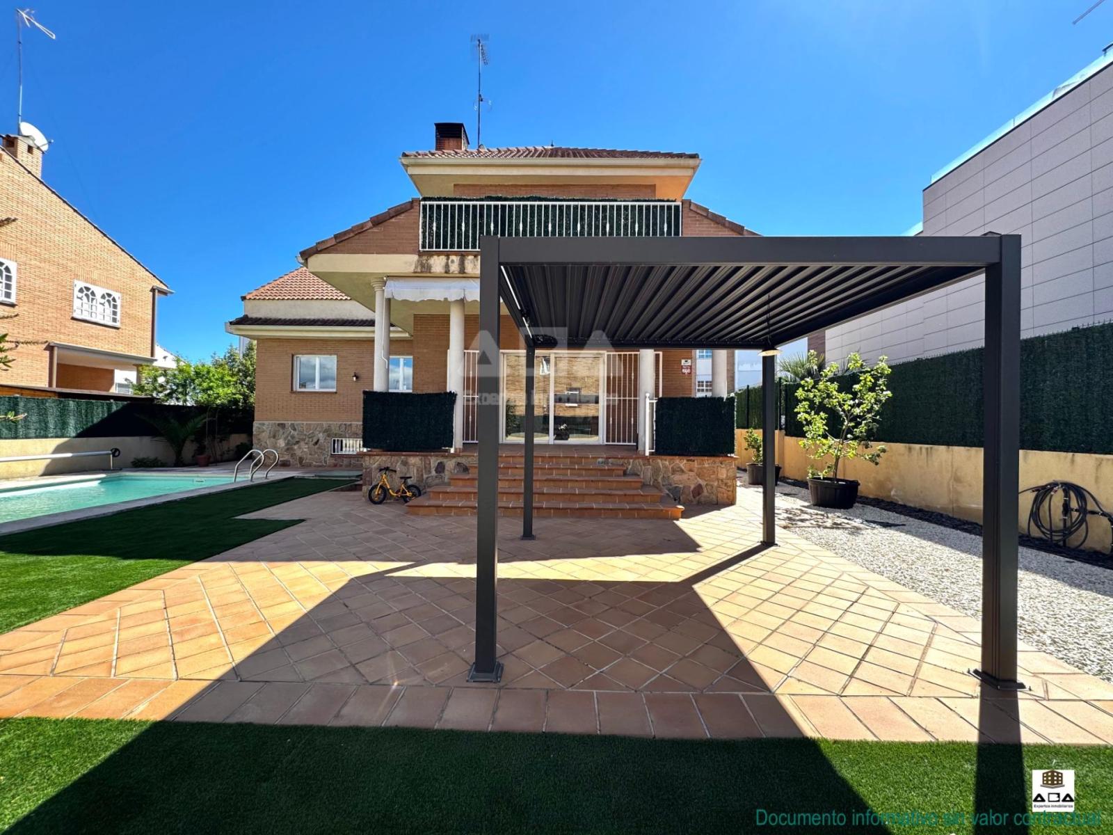Chalet for Sale in Villanueva de la Cañada