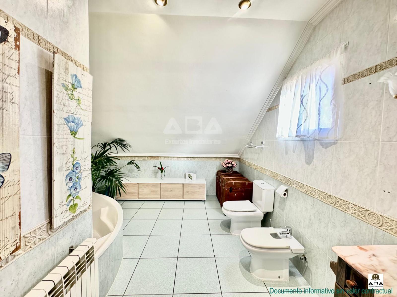 Chalet for Sale in Villanueva de la Cañada