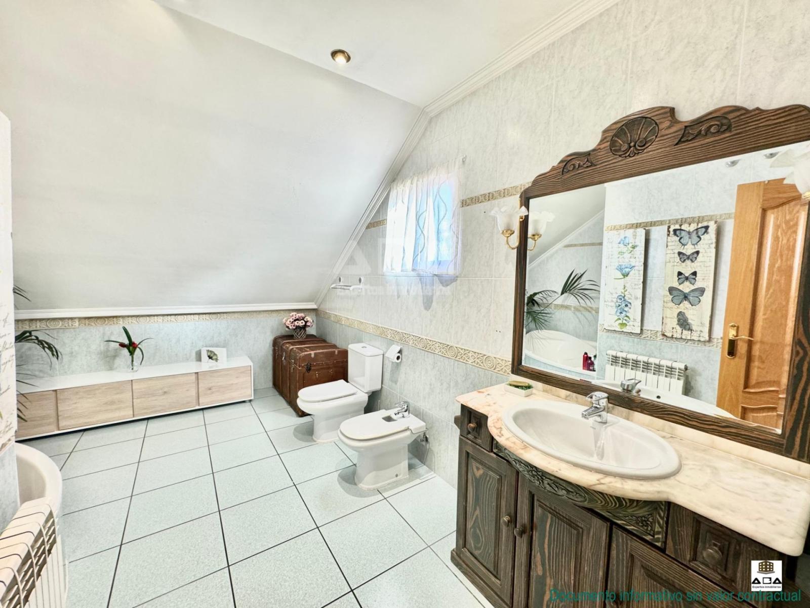 Chalet for Sale in Villanueva de la Cañada