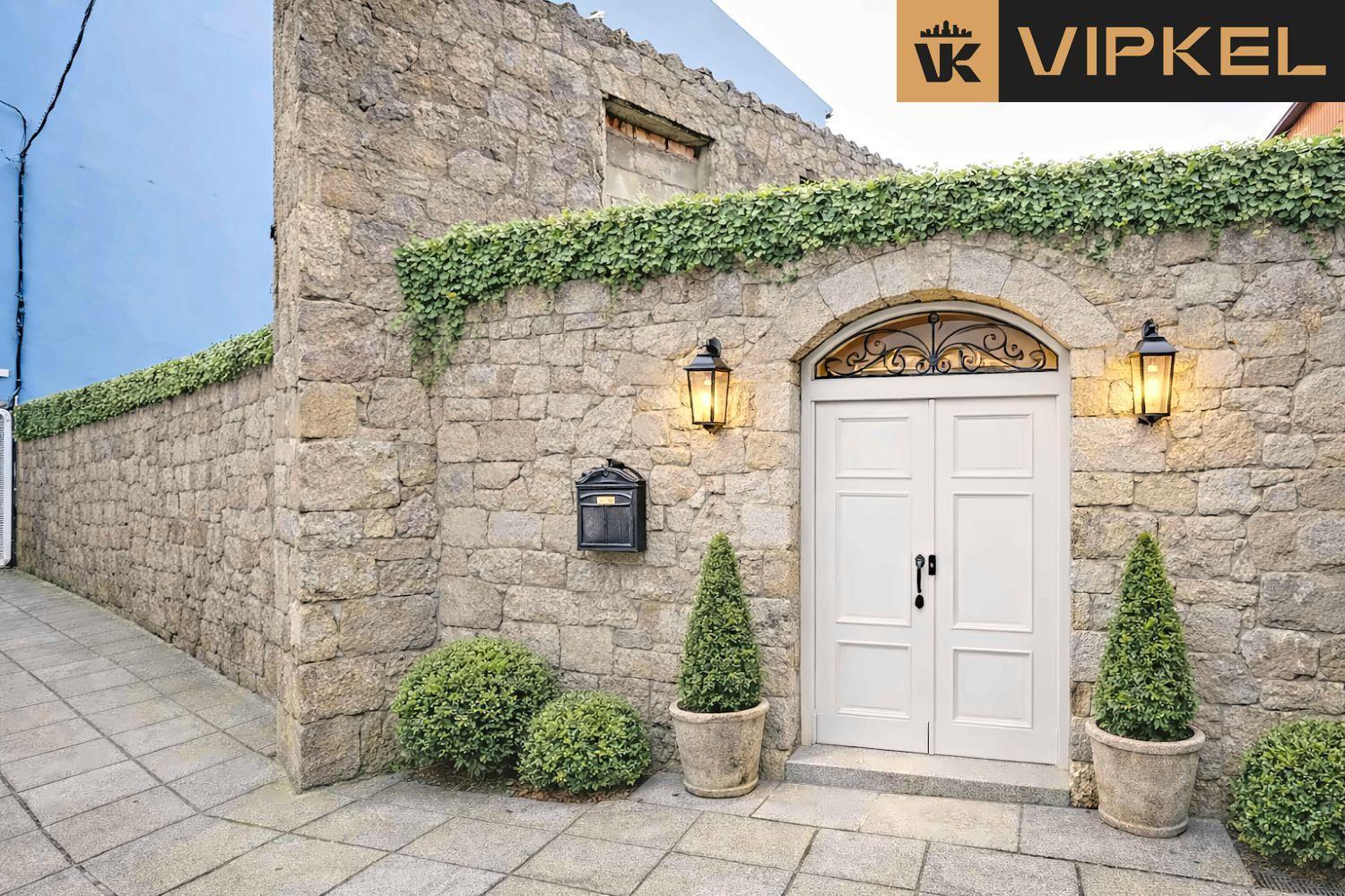 Villa for Sale in Grove, O
