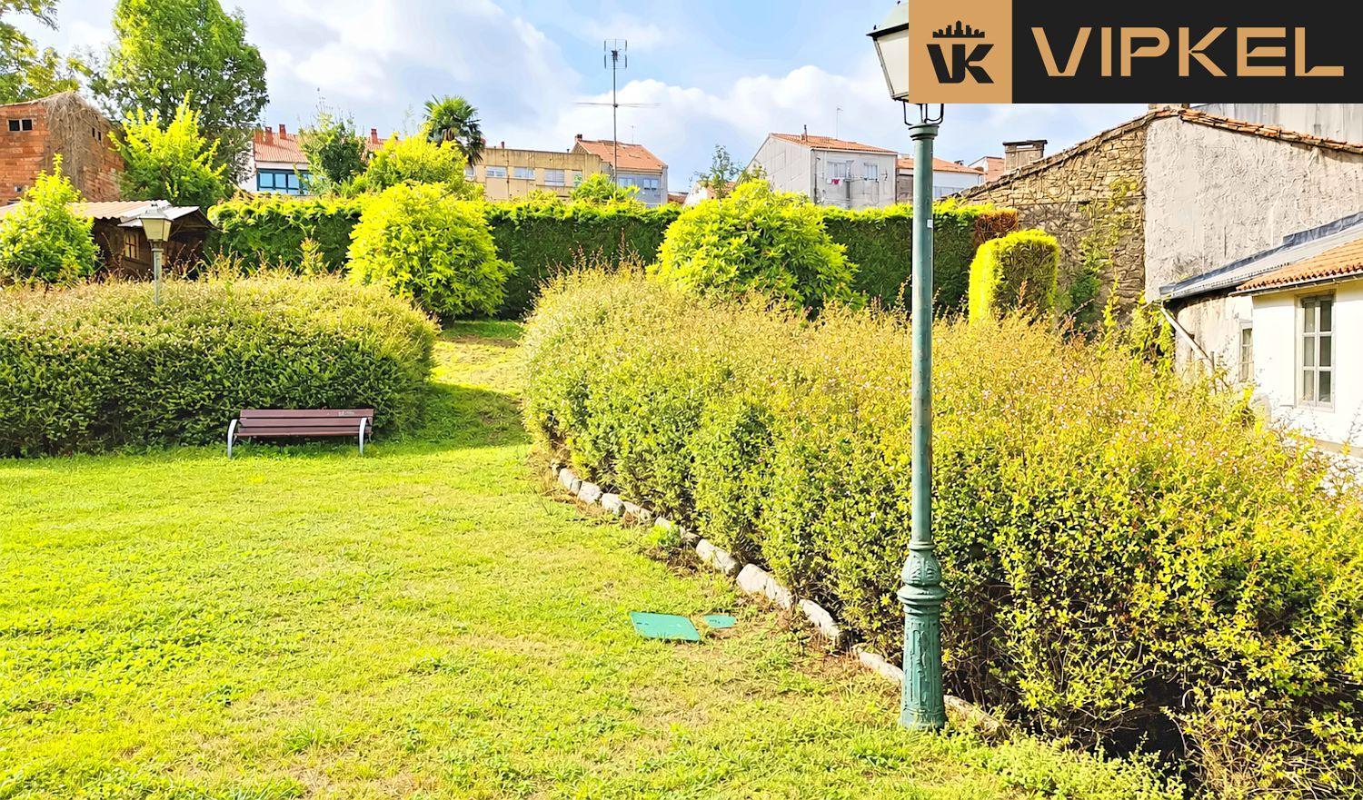 Semi-detached House for Sale in Santiago de Compostela