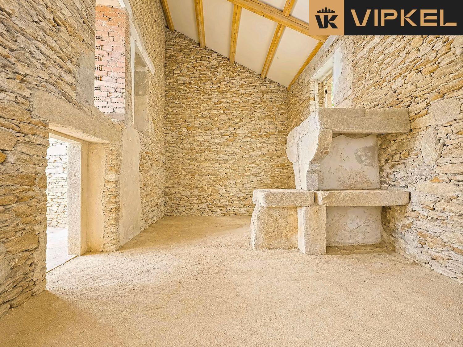 Semi-detached House for Sale in Santiago de Compostela