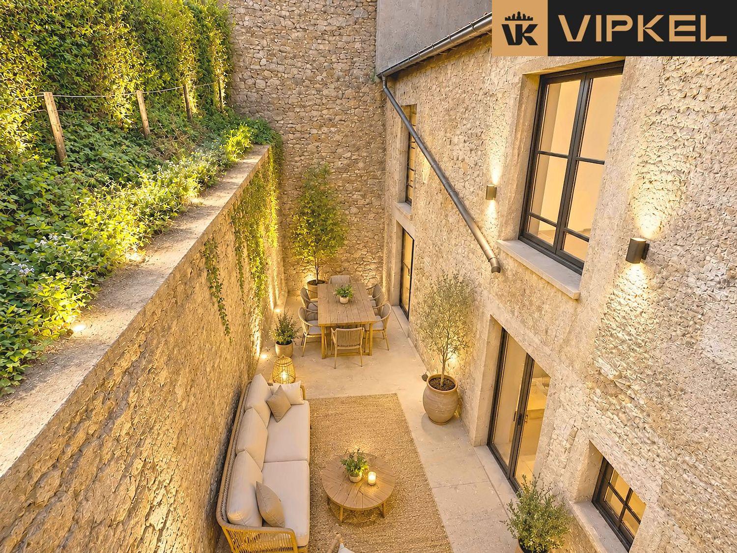 Semi-detached House for Sale in Santiago de Compostela
