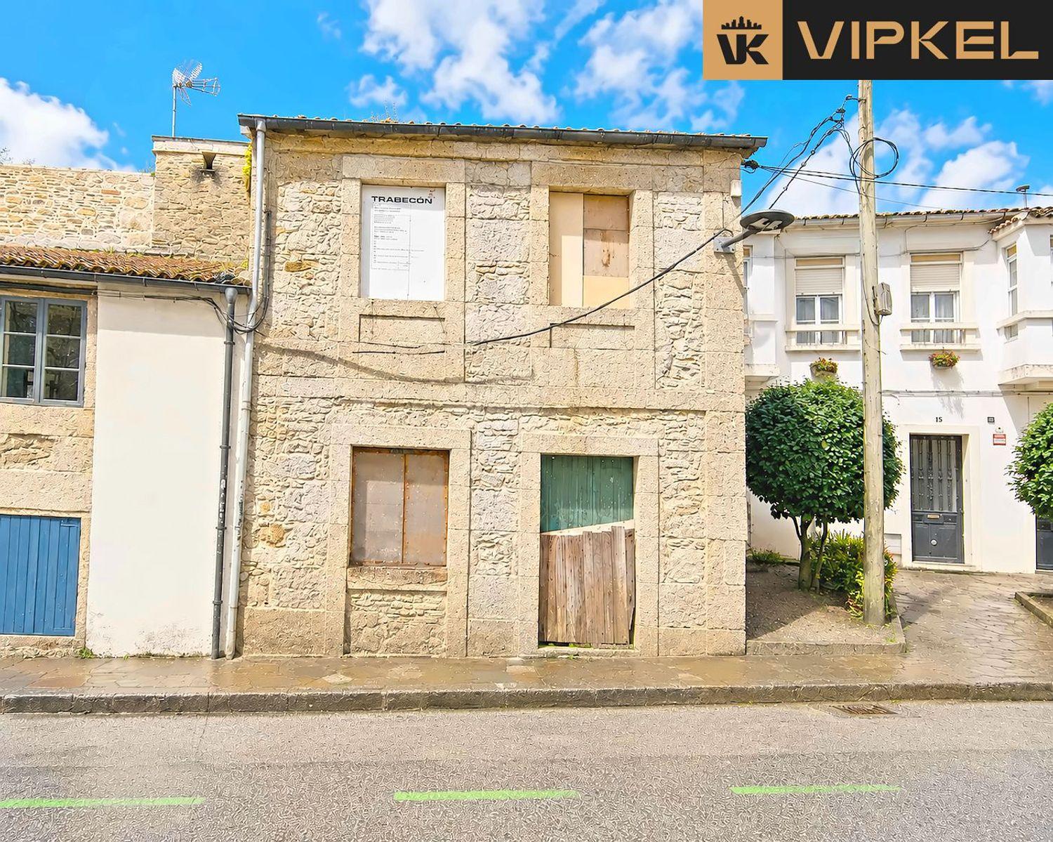 Semi-detached House for Sale in Santiago de Compostela