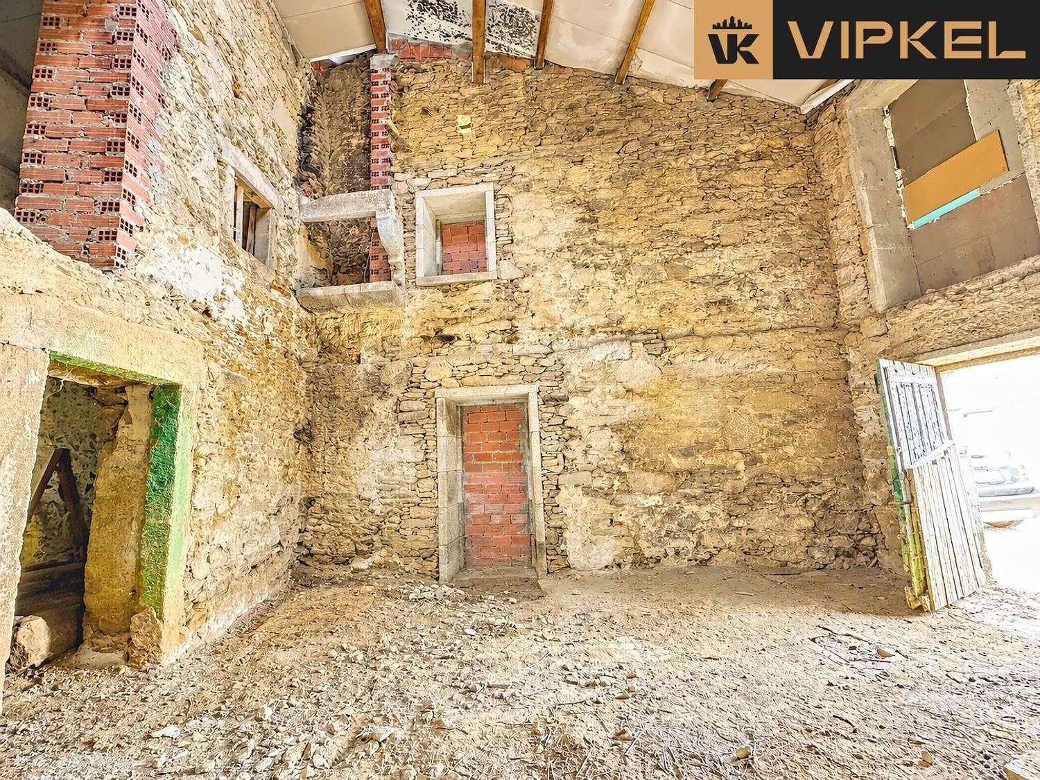 Semi-detached House for Sale in Santiago de Compostela