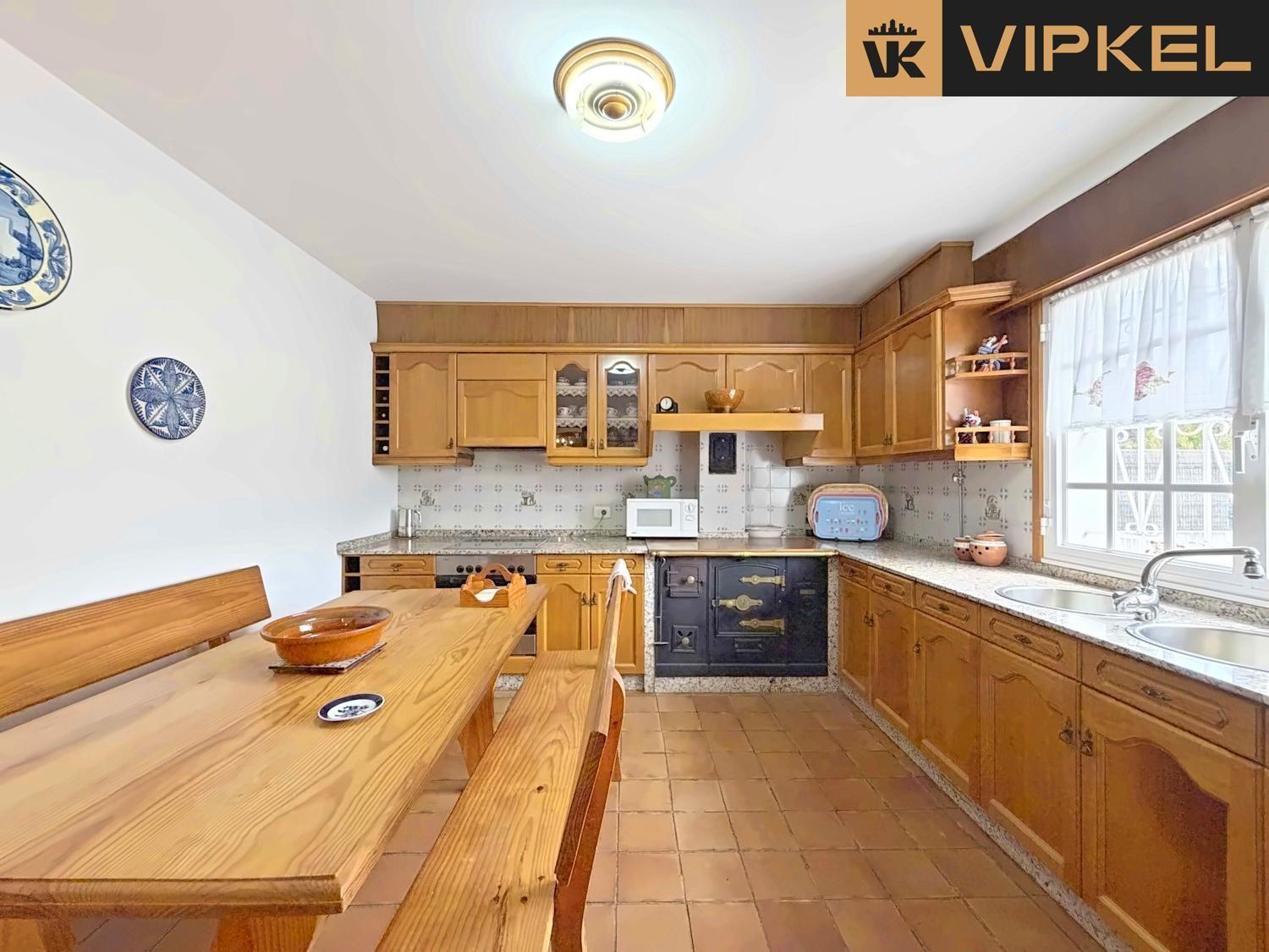 House for Sale in Oleiros