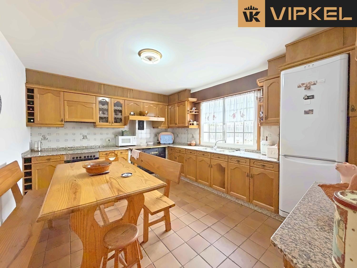 House for Sale in Oleiros