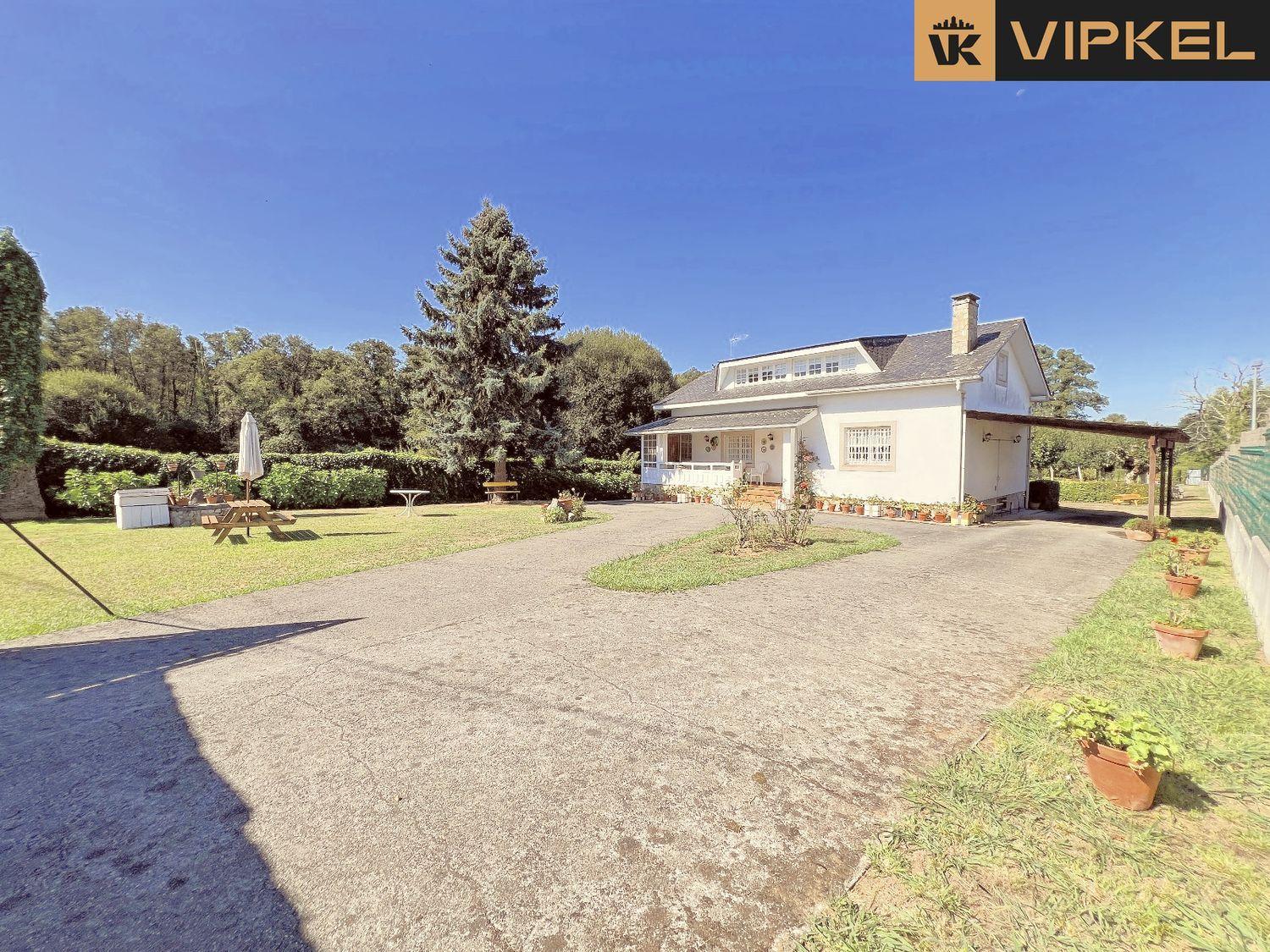 House for Sale in Oleiros