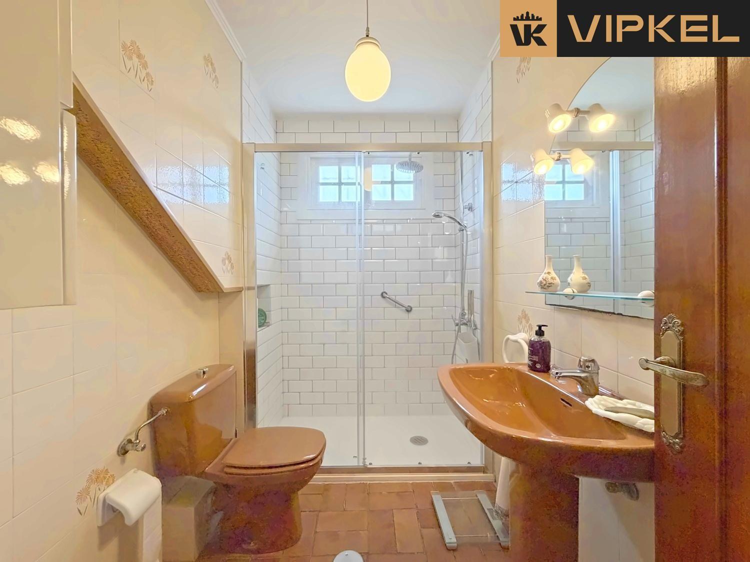 House for Sale in Oleiros