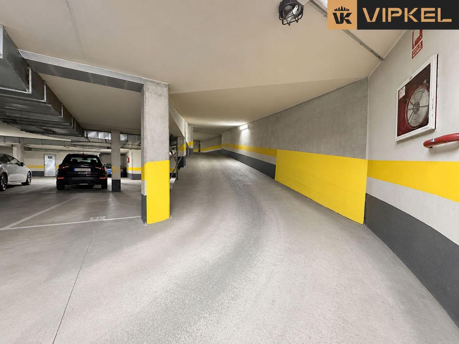 Garage for Sale in Santiago de Compostela