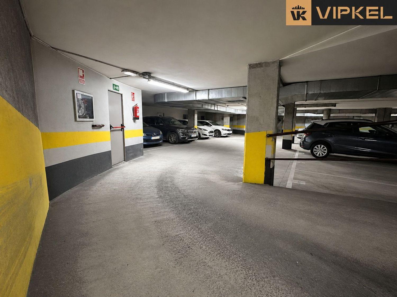 Garage for Sale in Santiago de Compostela