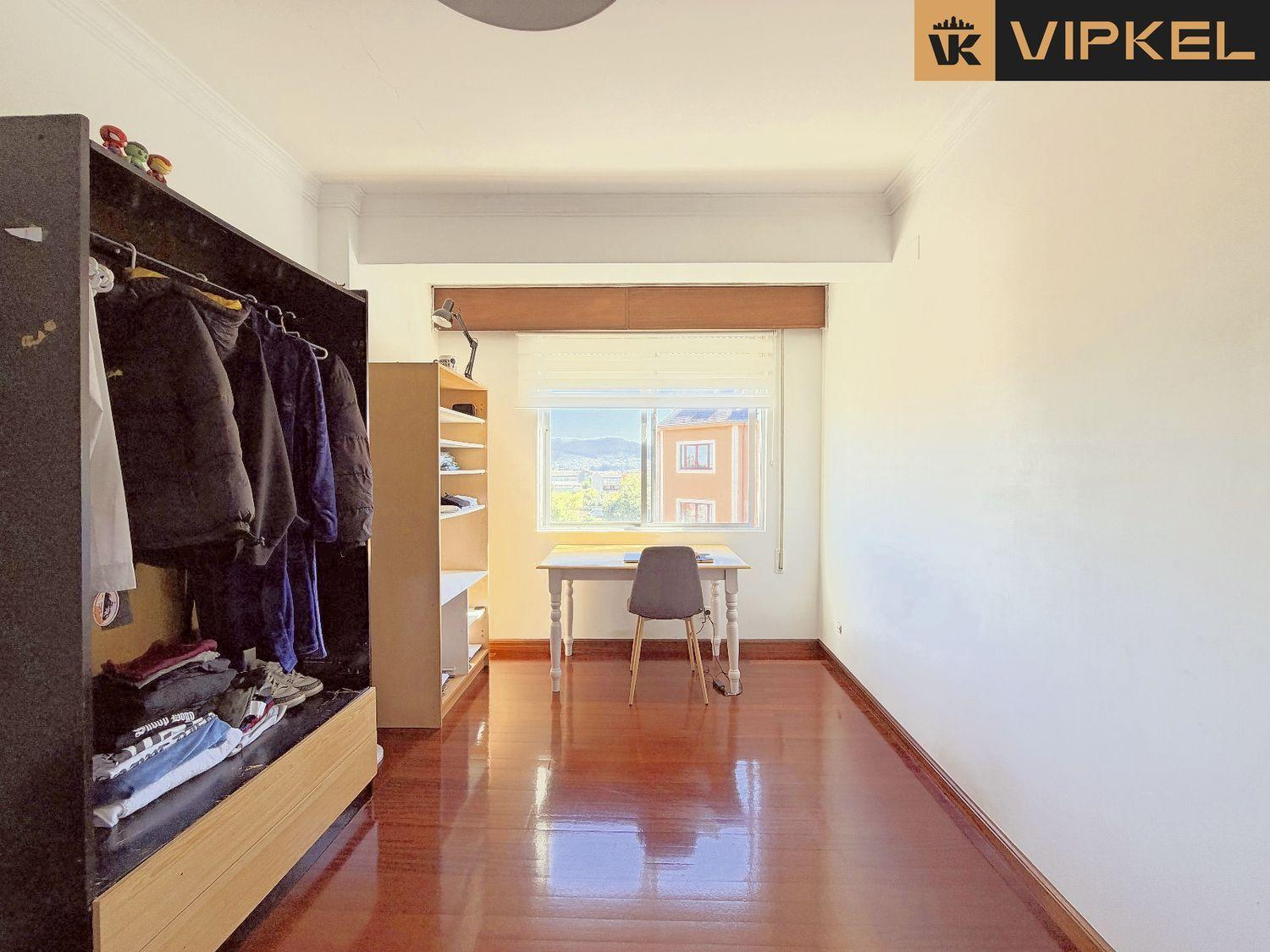 Flat for Sale in Narón