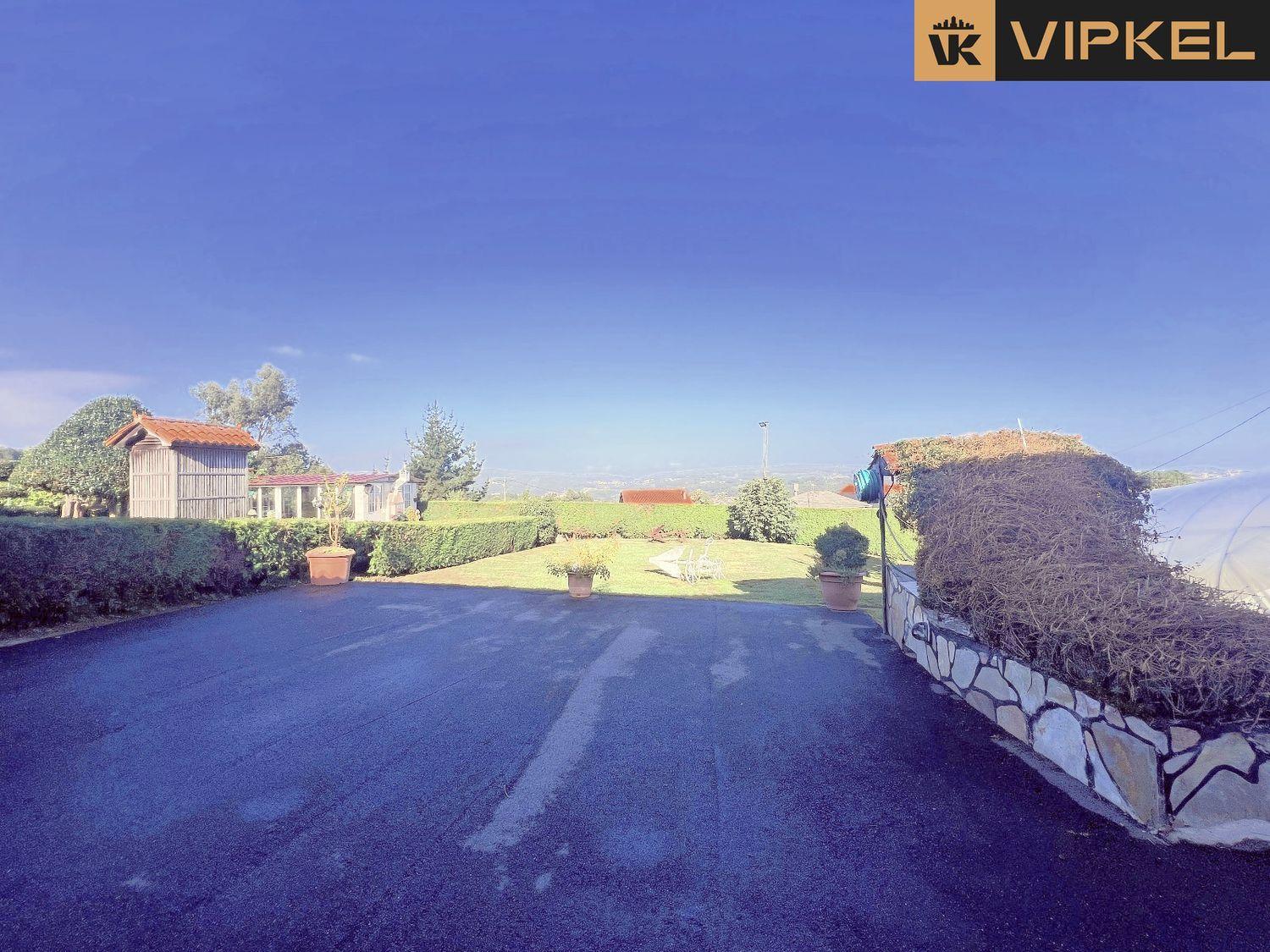 House for Sale in Cambre