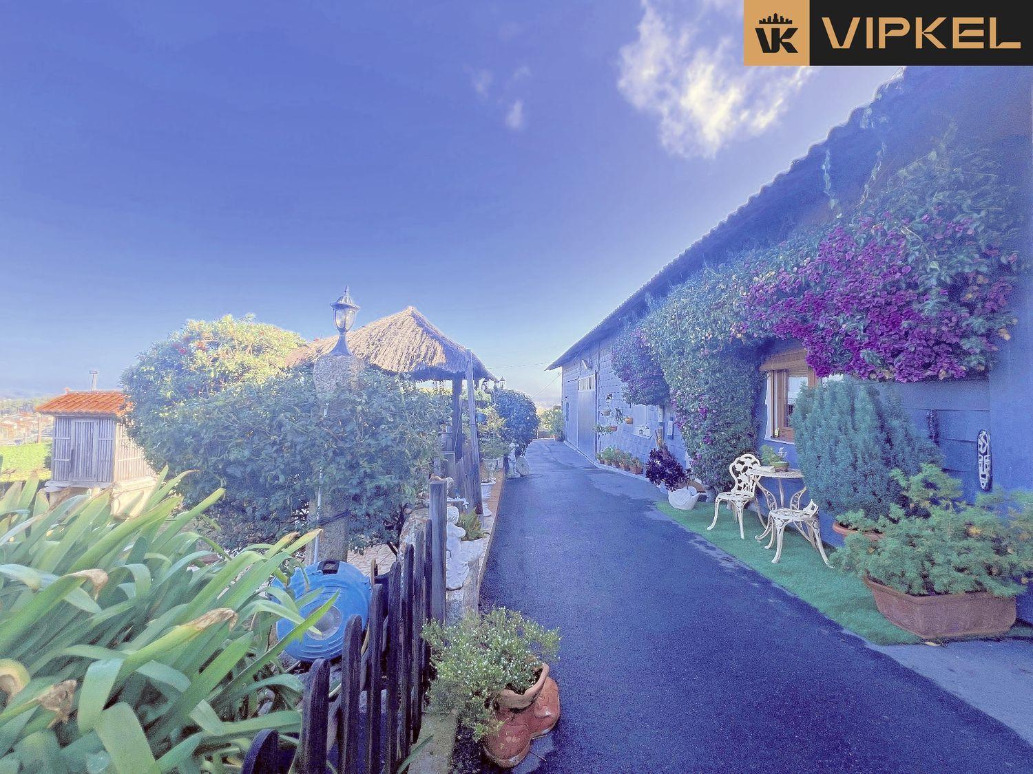 House for Sale in Cambre