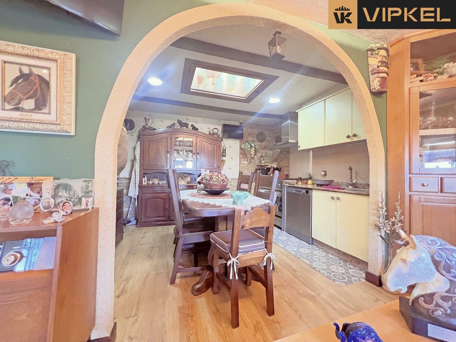 House for Sale in Cambre