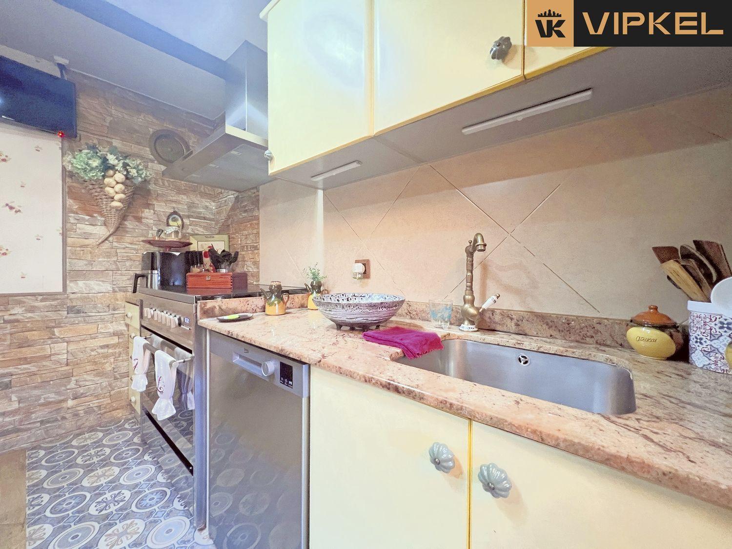 House for Sale in Cambre