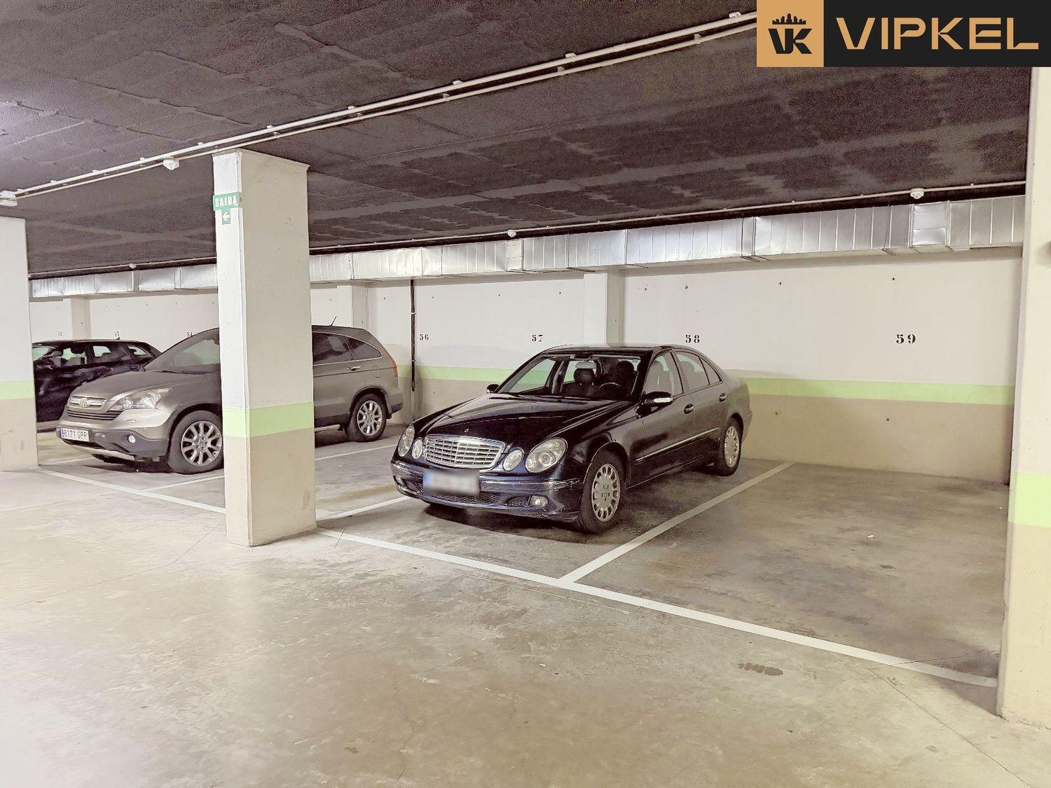 Garage for Sale in La Coruña