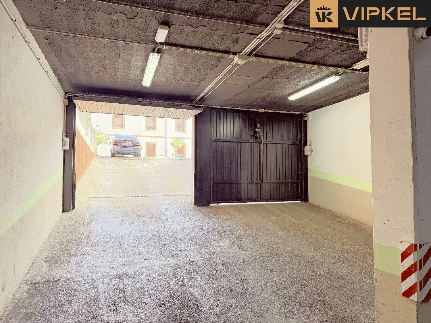 Garage for Sale in La Coruña