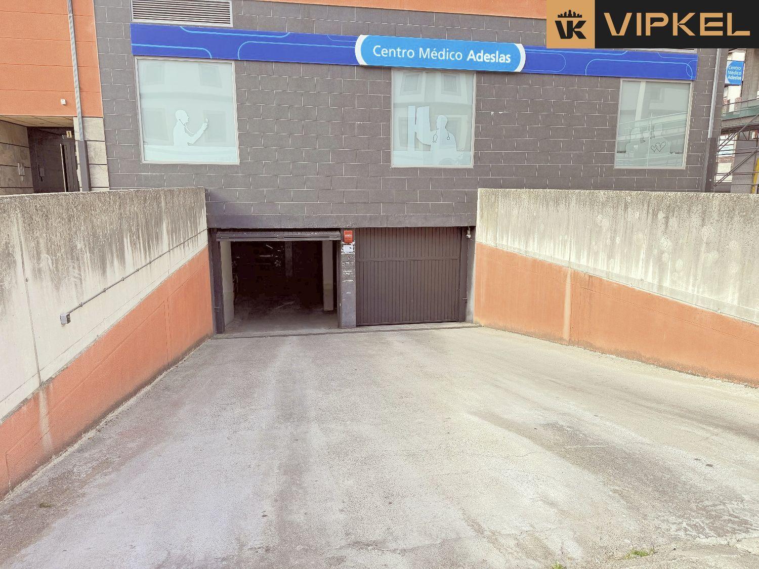 Garage for Sale in La Coruña
