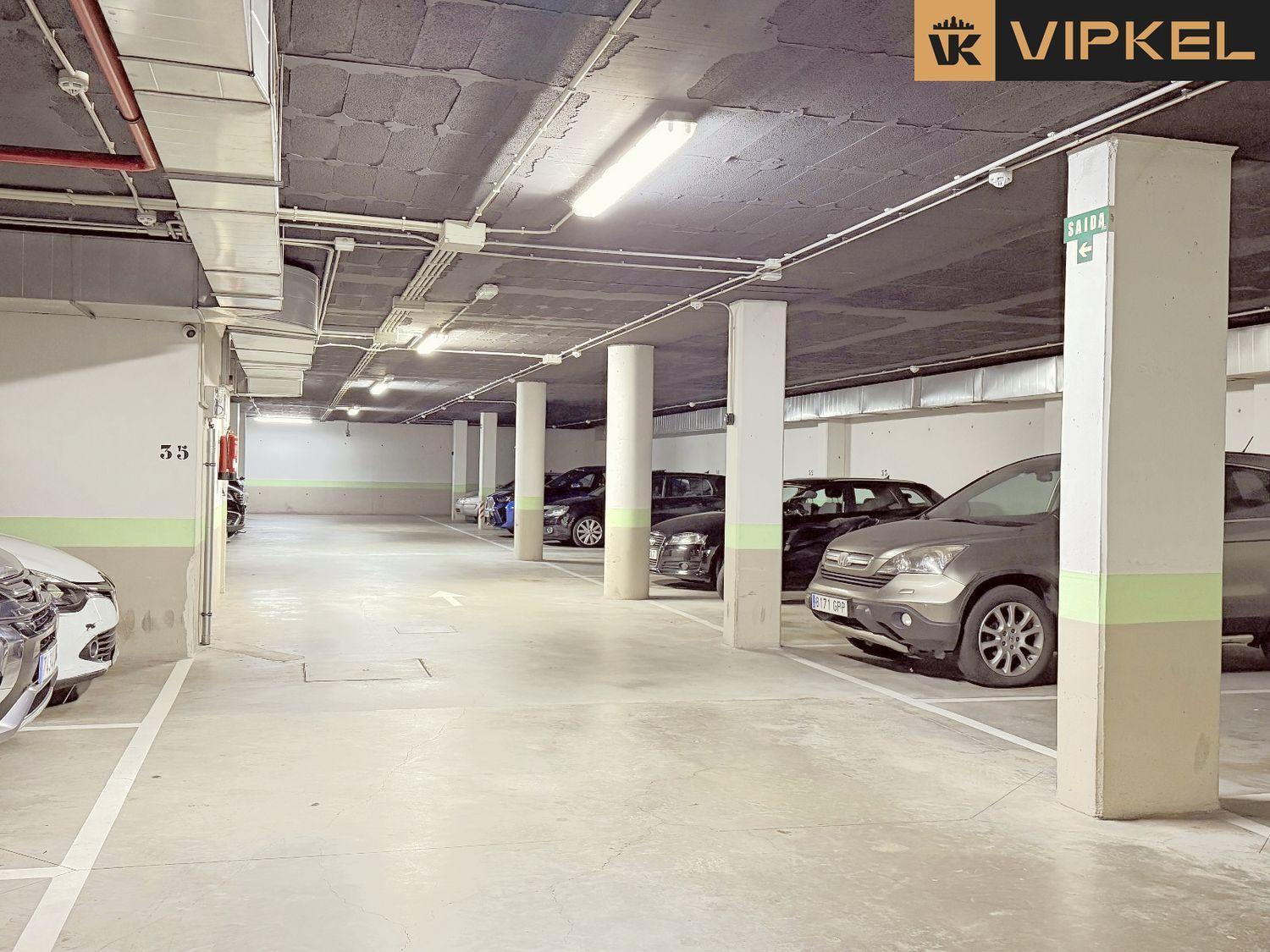 Garage for Sale in La Coruña