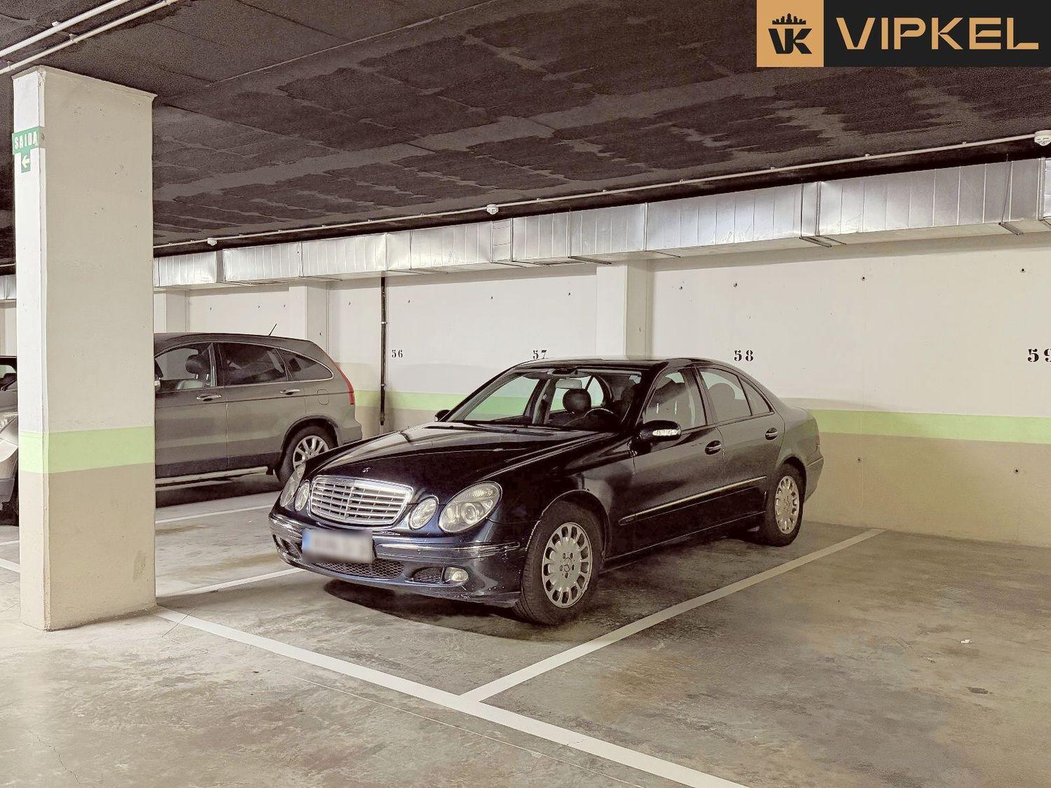 Garage for Sale in La Coruña