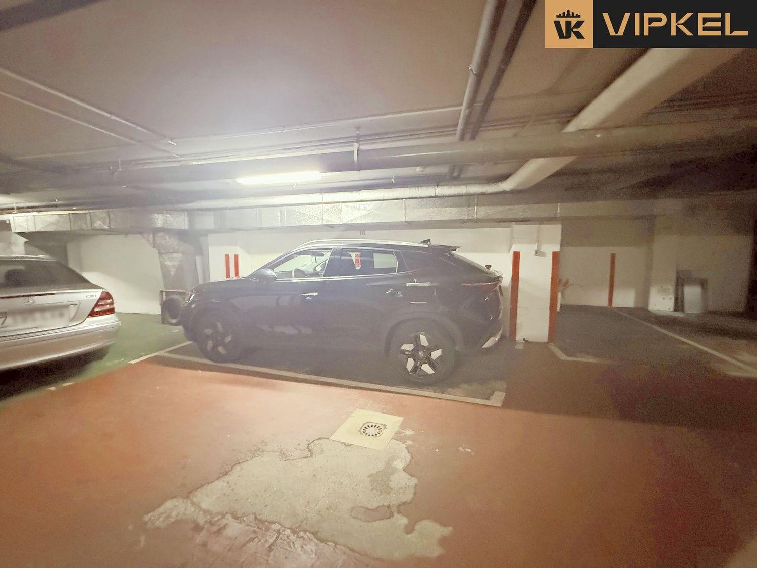 Garage for Sale in La Coruña