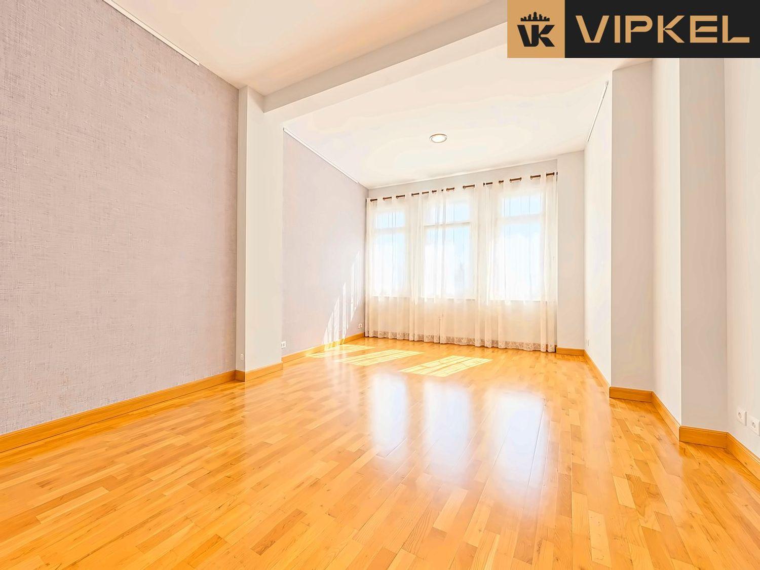 Flat for Sale in La Coruña