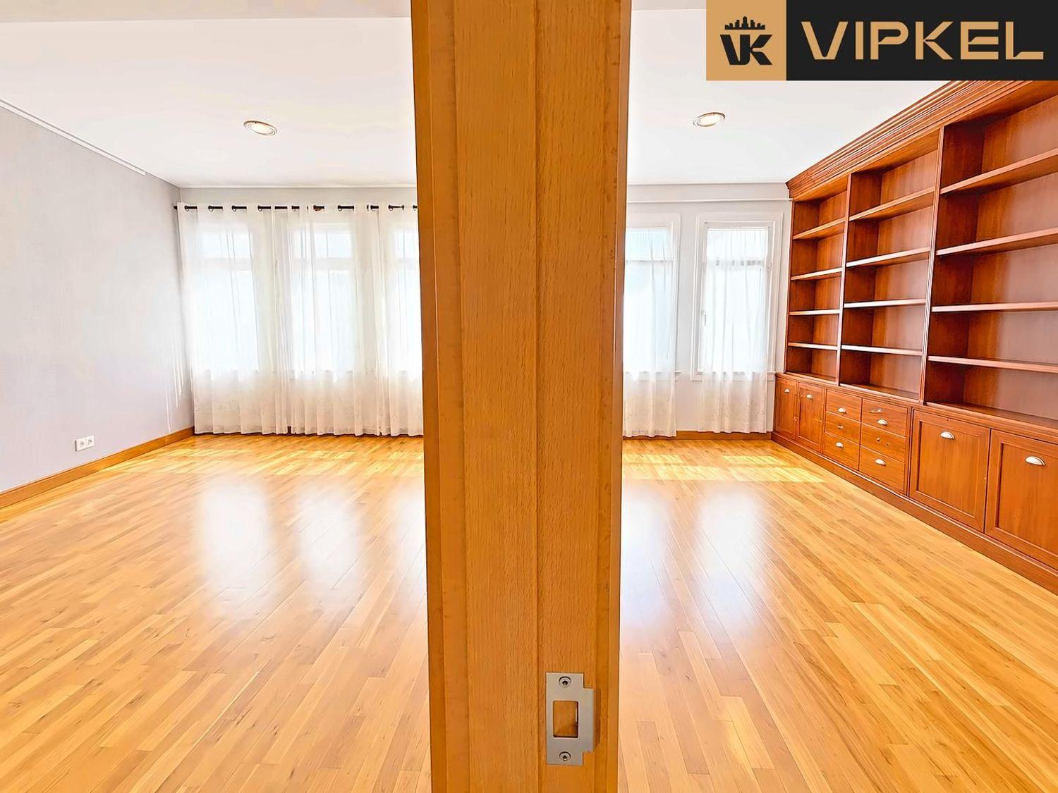Flat for Sale in La Coruña