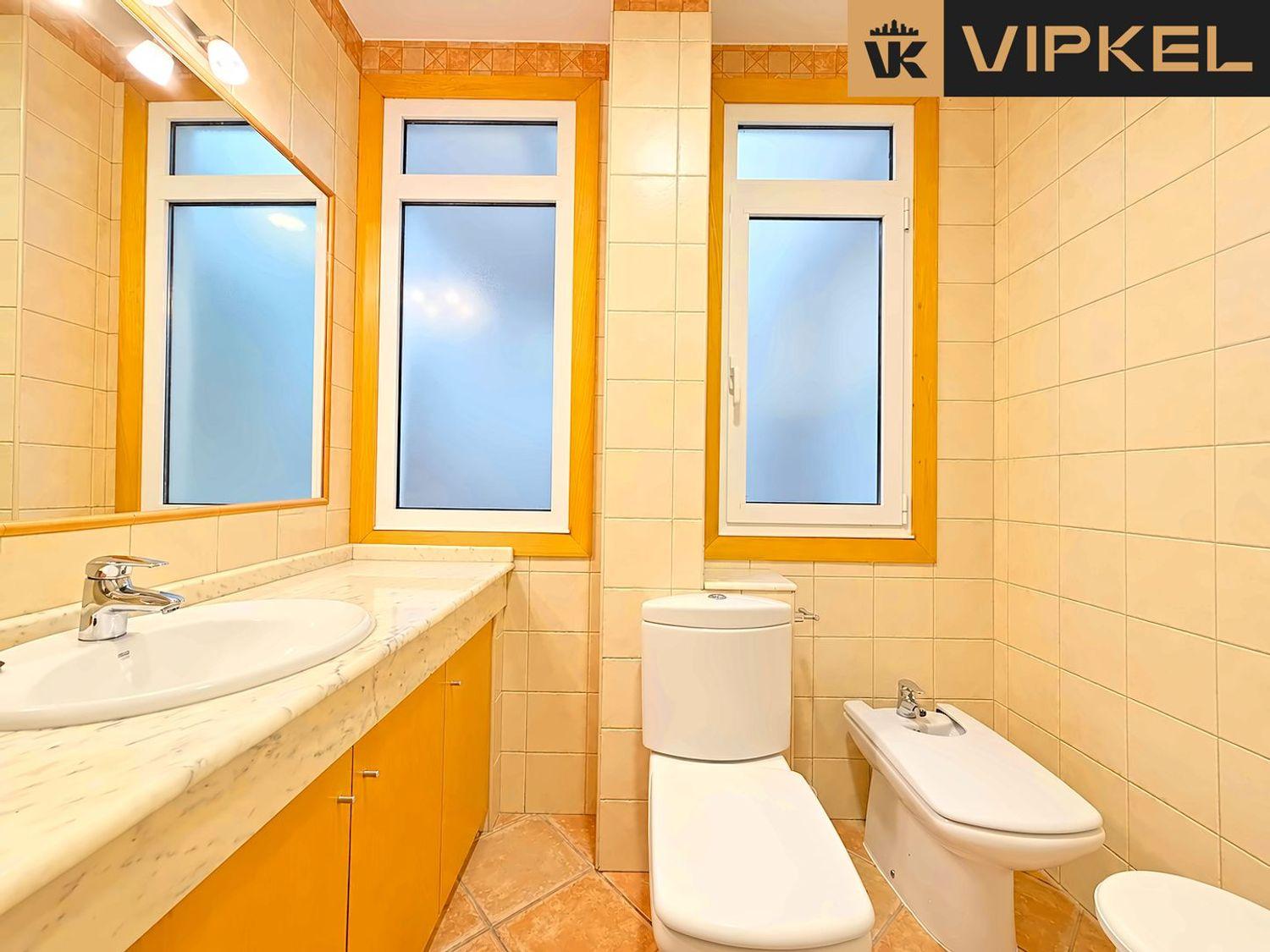 Flat for Sale in La Coruña