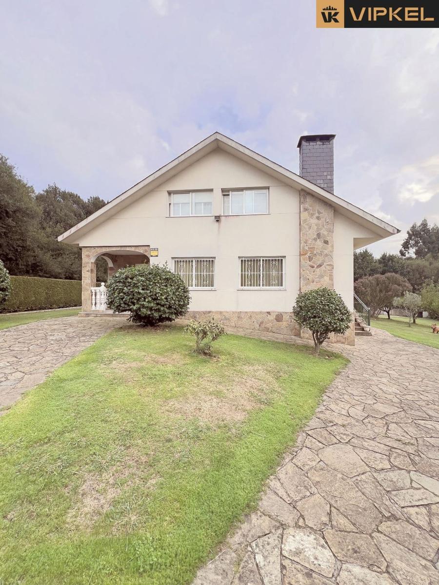 House for Sale in Oleiros