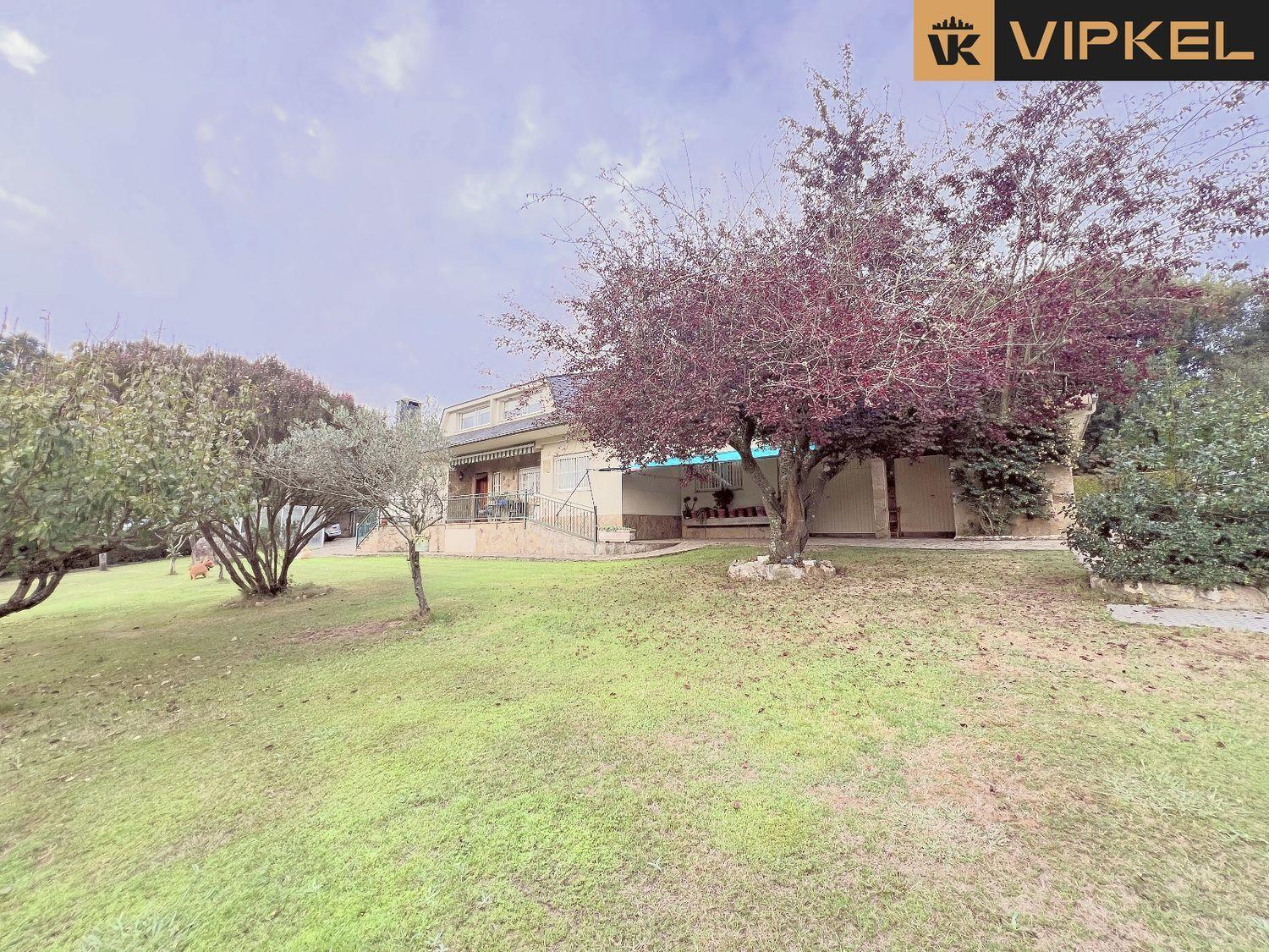 House for Sale in Oleiros