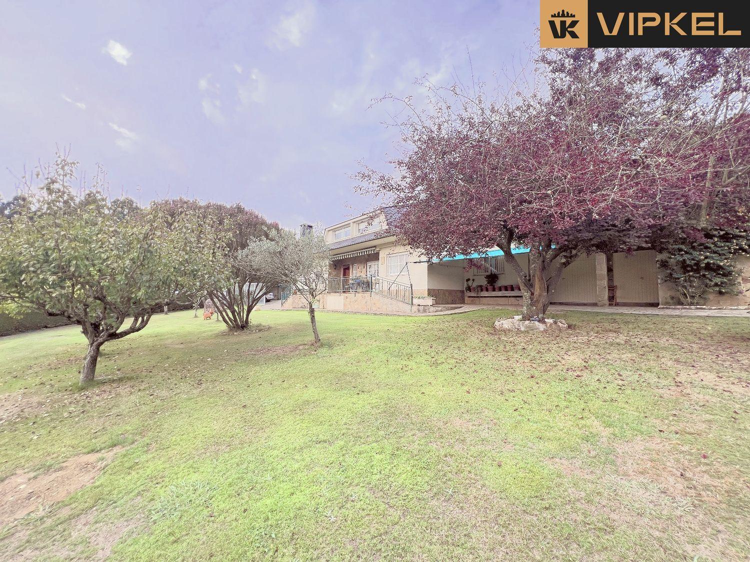 House for Sale in Oleiros