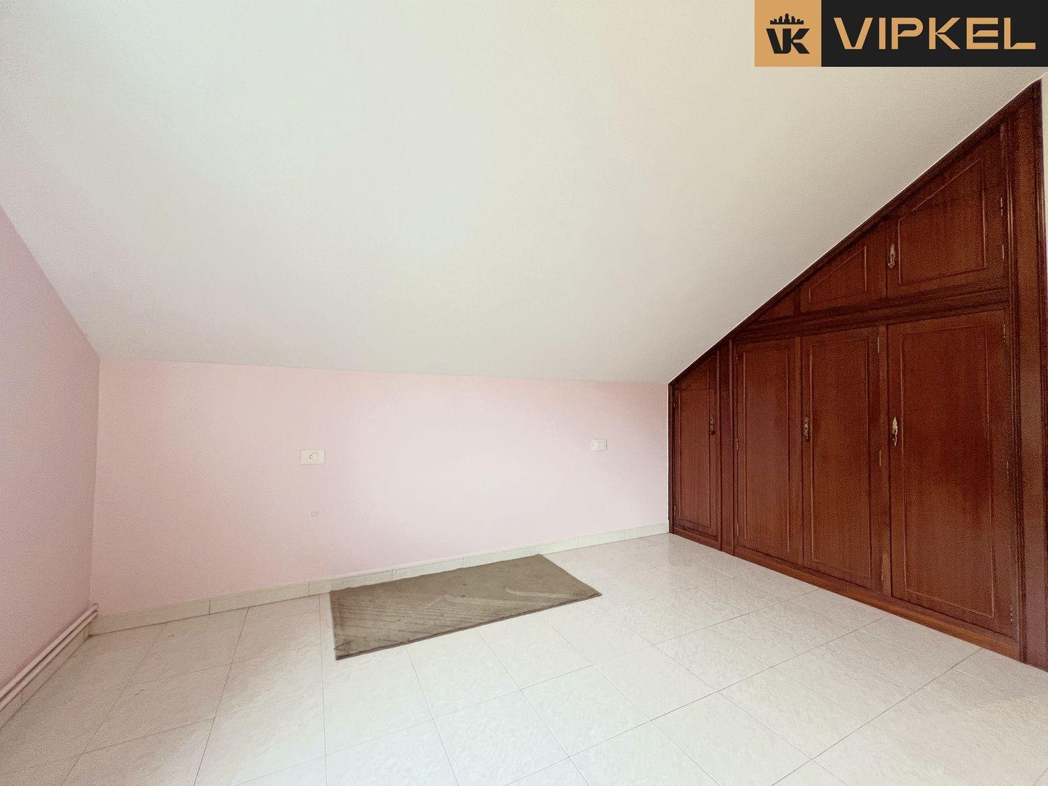 House for Sale in Oleiros