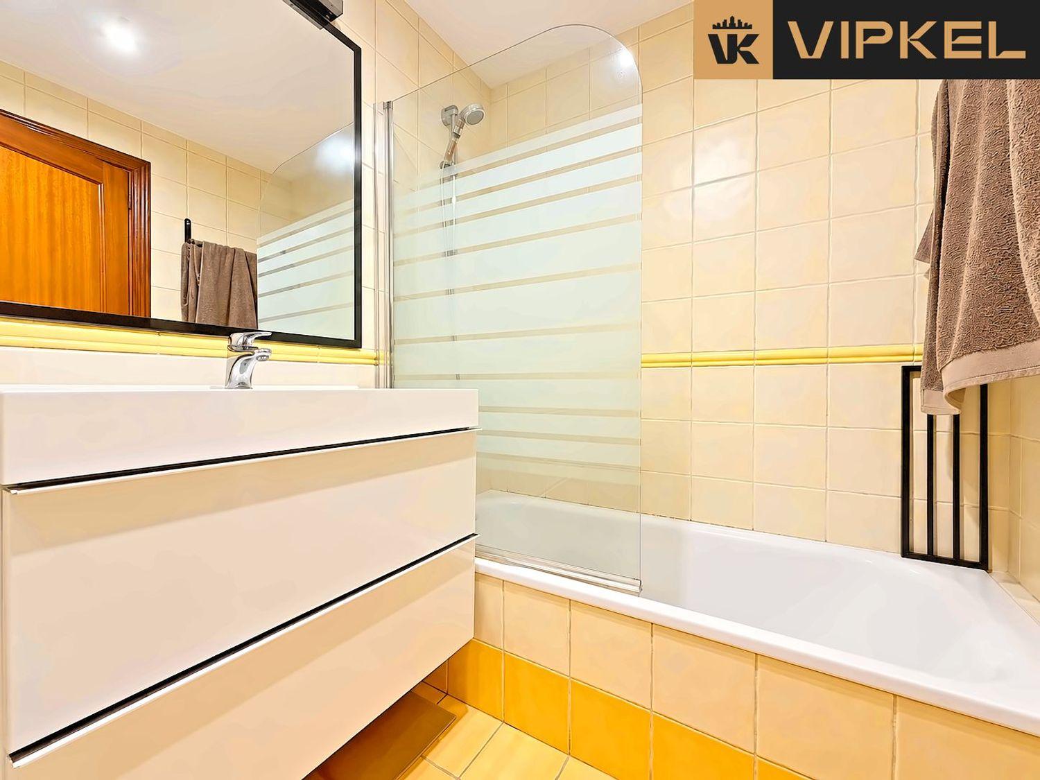 Flat for Sale in La Coruña