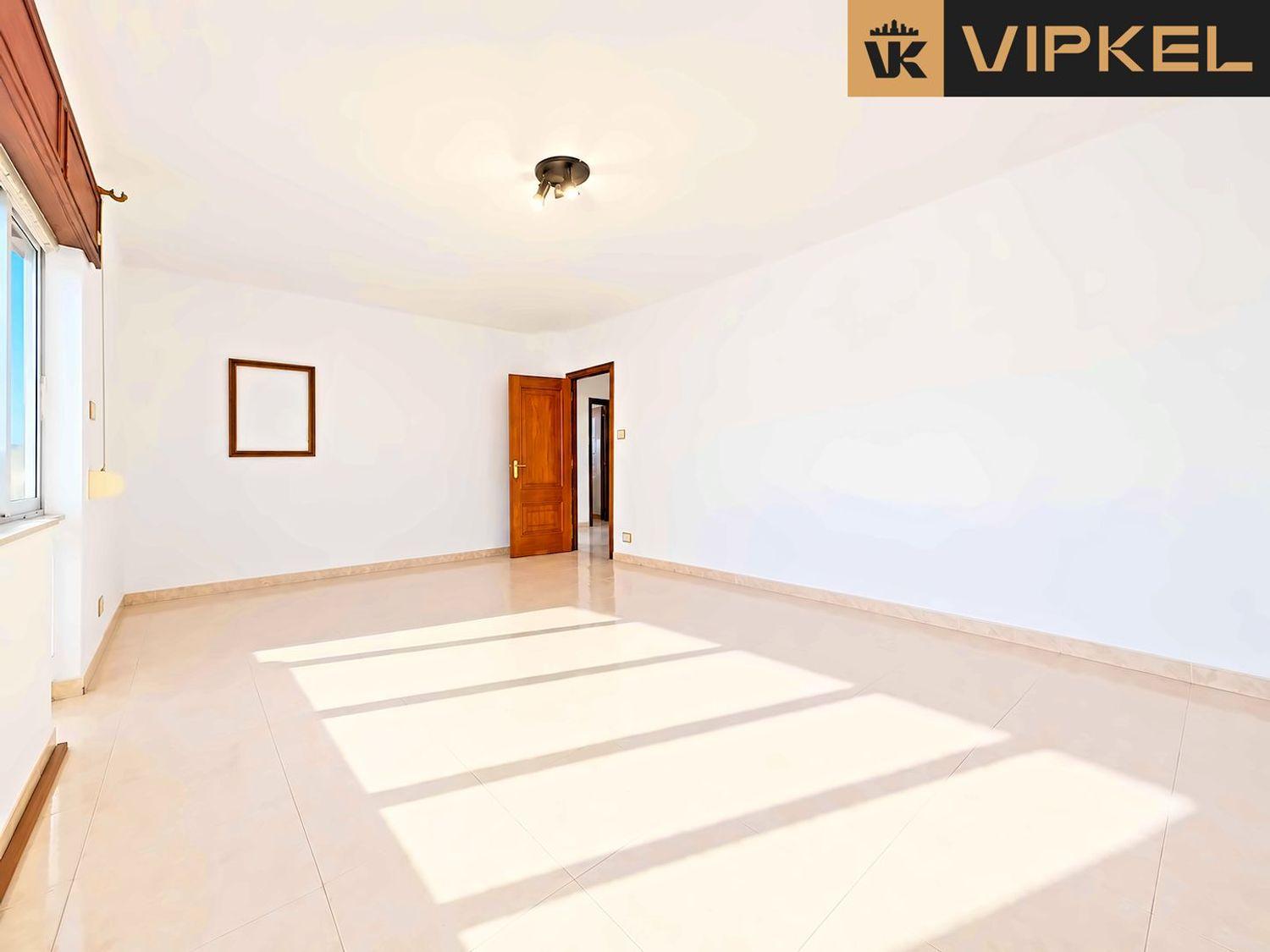 Flat for Sale in Muros