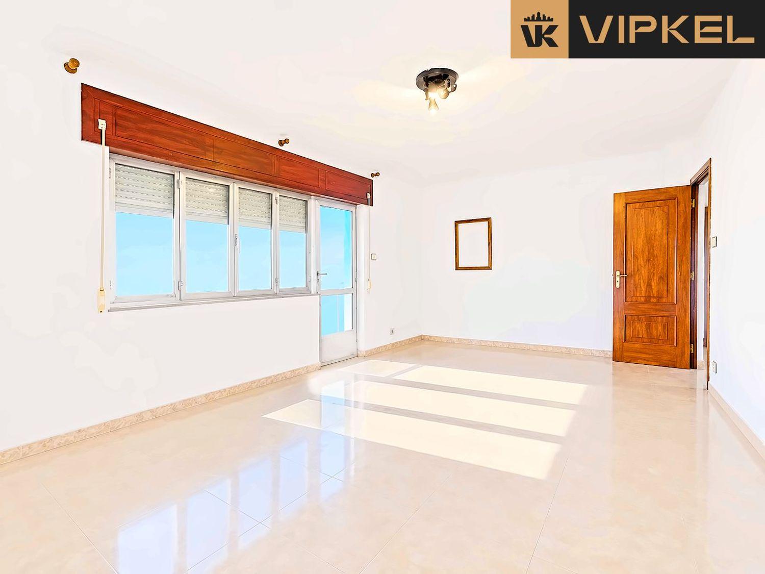 Flat for Sale in Muros