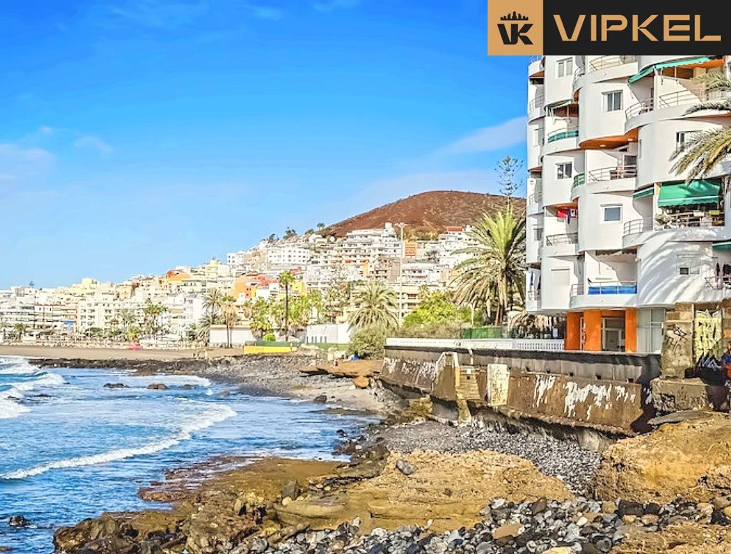Flat for Sale in Arona