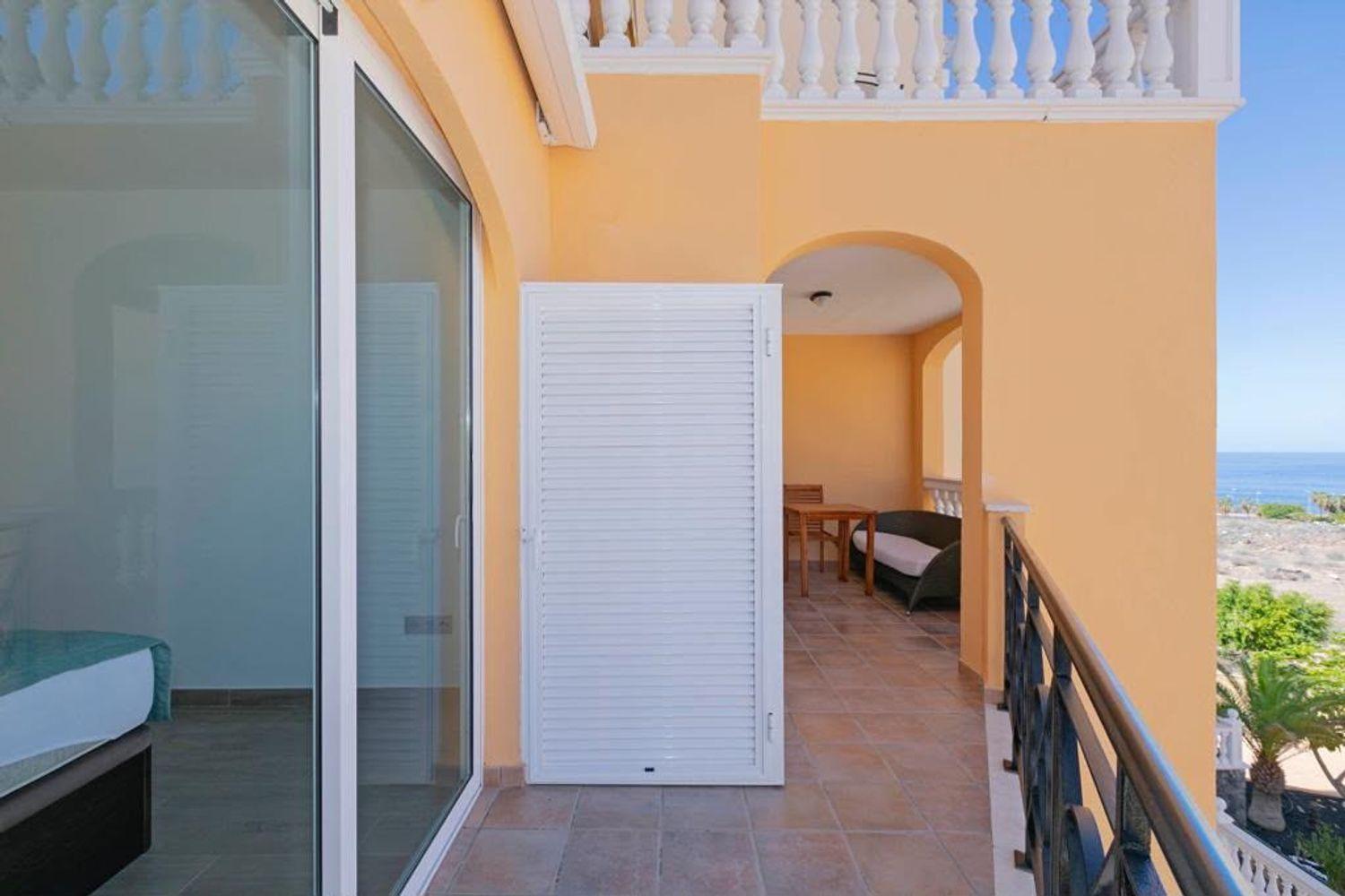 Flat for Sale in Arona