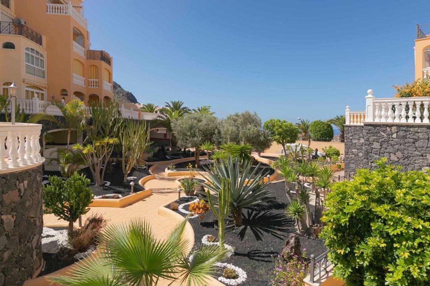 Flat for Sale in Arona