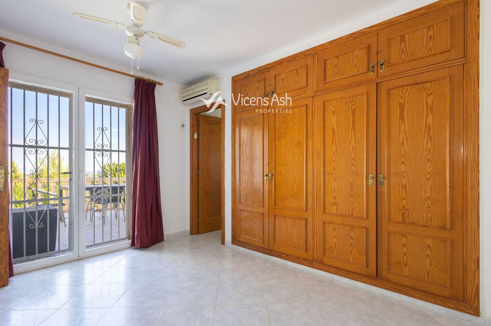 Villa for Sale in Pedreguer