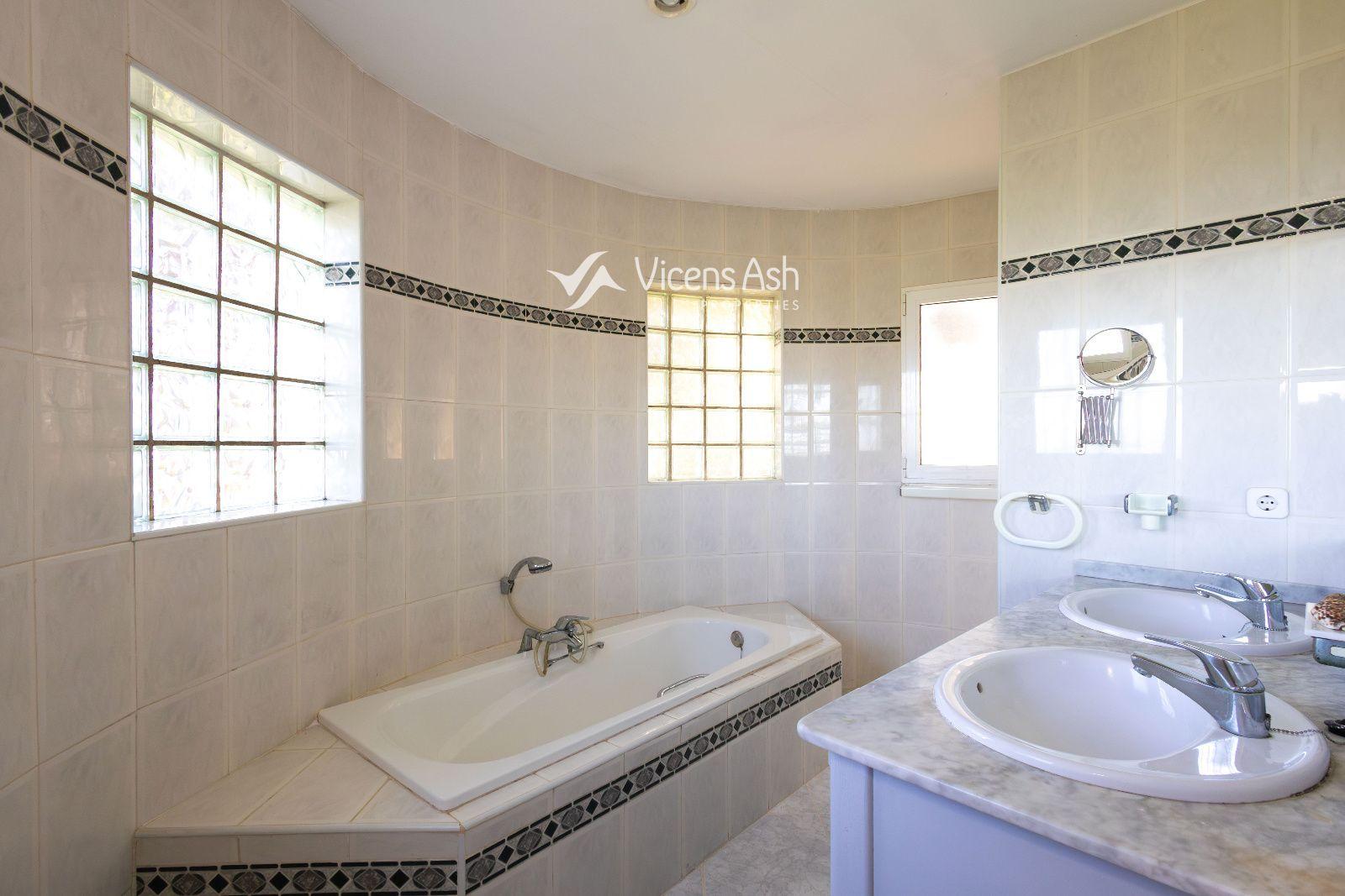 Villa for Sale in Pedreguer