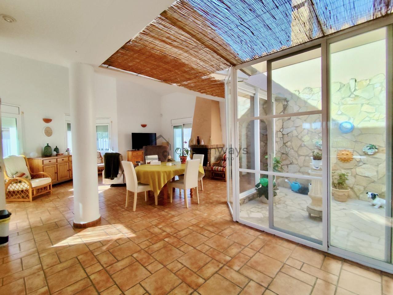 Villa for Sale in L' Ametlla de Mar