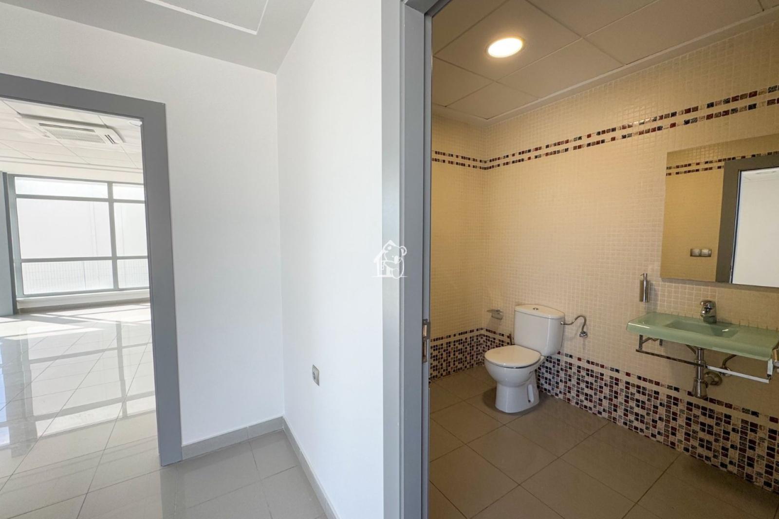 Premise for Rent in Almoradí