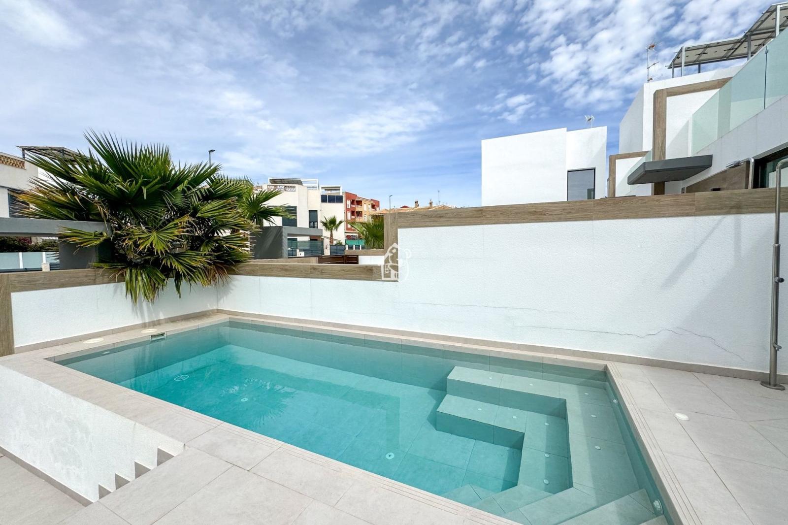 Villa for Rent in Benijófar