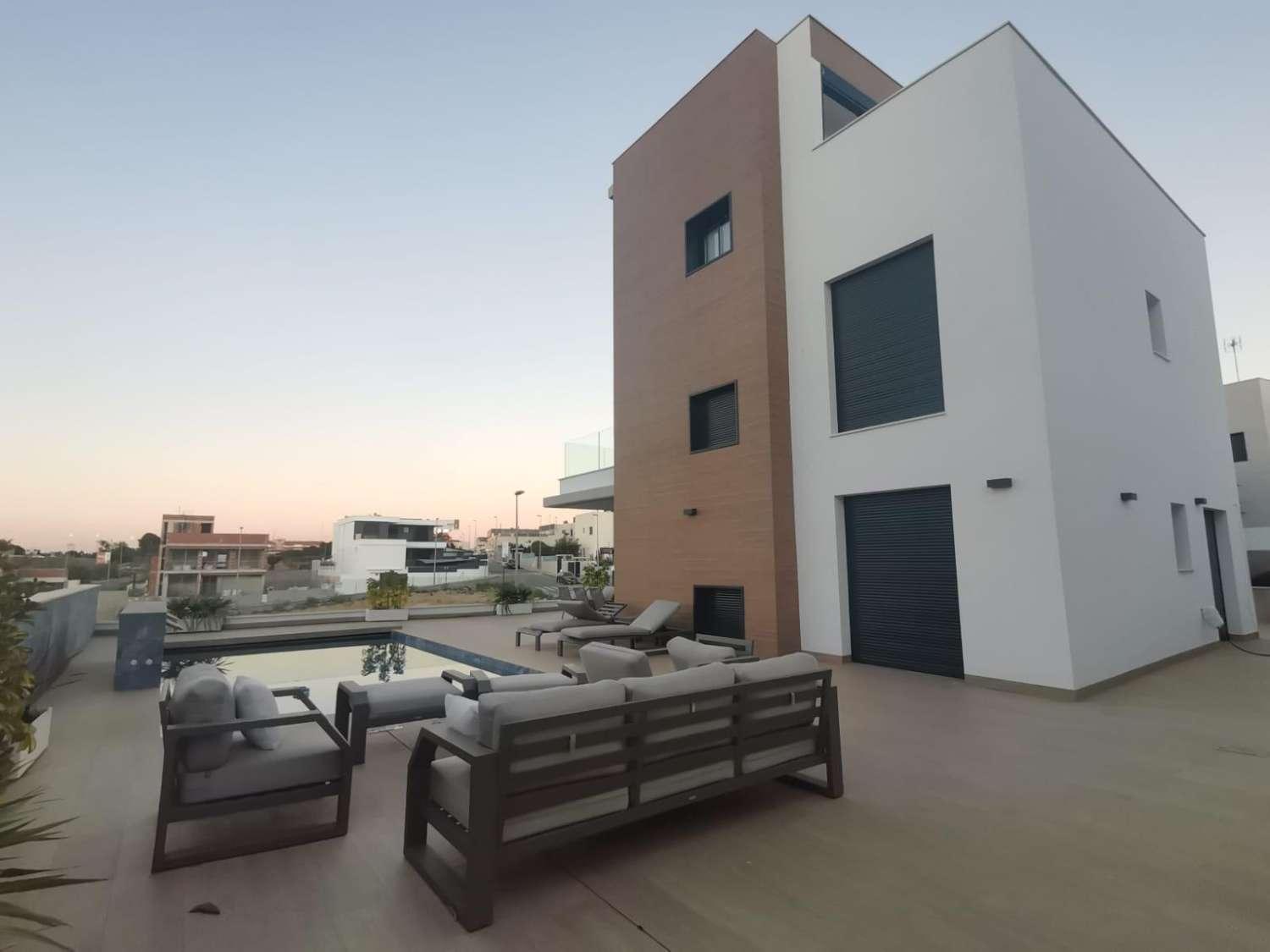 Villa en Venta en Orihuela