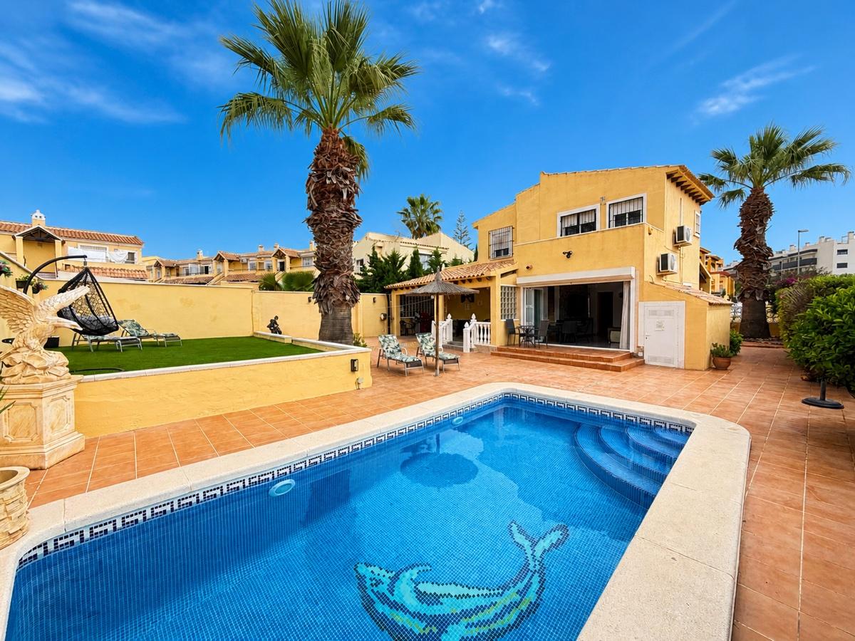 Villa en Venta en Orihuela