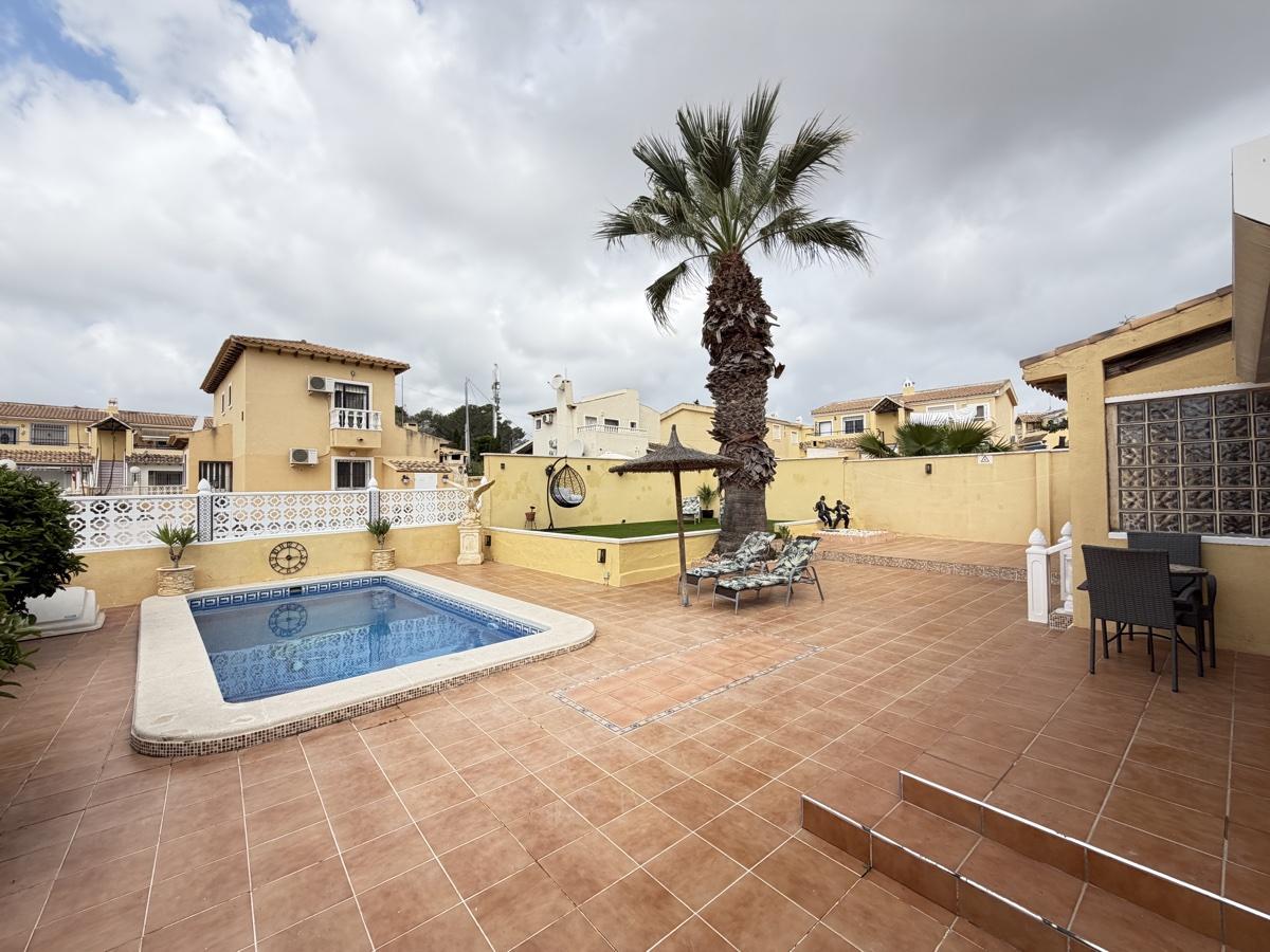 Villa en Venta en Orihuela