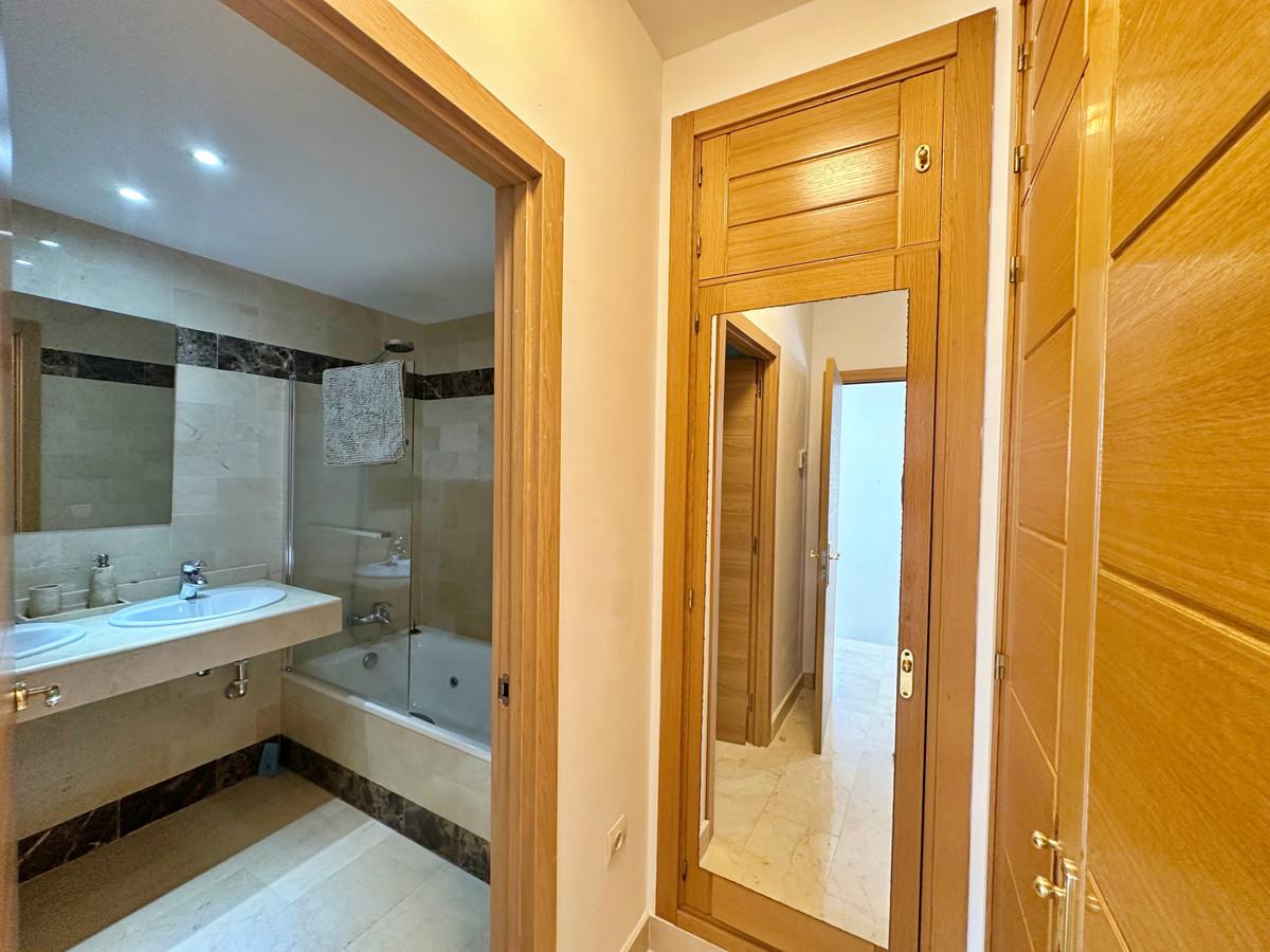 Semi-detached House for Sale in Benahavís