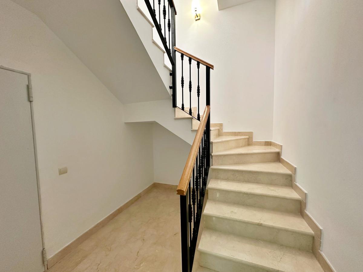 Semi-detached House for Sale in Benahavís